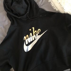 Cropped Nike hoodie